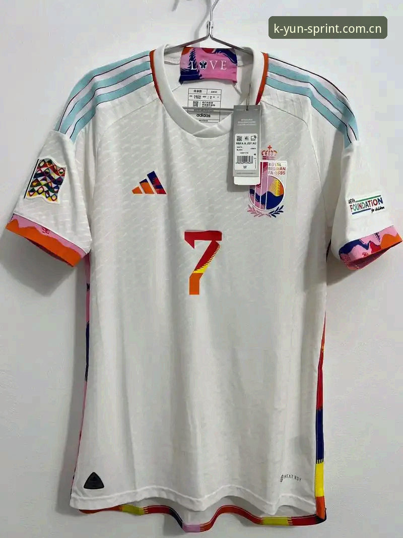 揭秘世界杯球衣撕裂频发：72克轻量化背后的耐用性真相